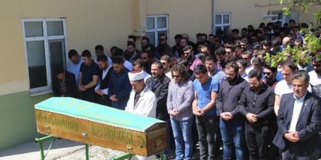 Kazada ölen üniversiteli klarnetçi toprağa verildi