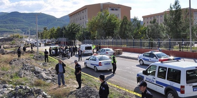 Polis memurlarını şehit eden terörist etkisiz hale getirildi