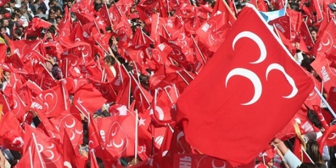 Seçim için ilk masayı MHP kurdu