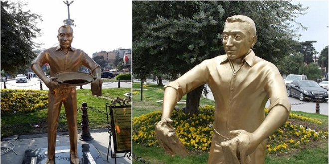 'Künefe çeviren adam' heykelinin tepsisini çaldılar