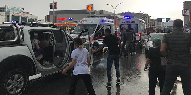 Diyarbakır'da özel hastaneyi su bastı