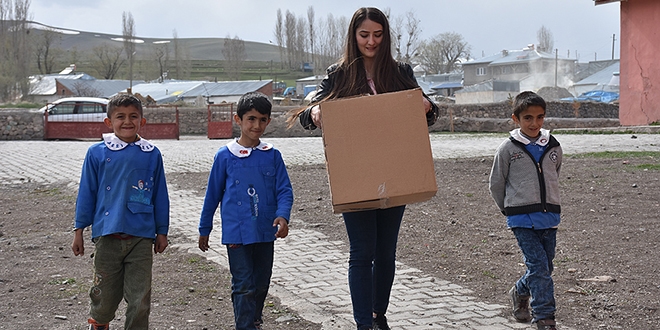Yalnızçam'ın 'iyilik elçisi' Necla öğretmen