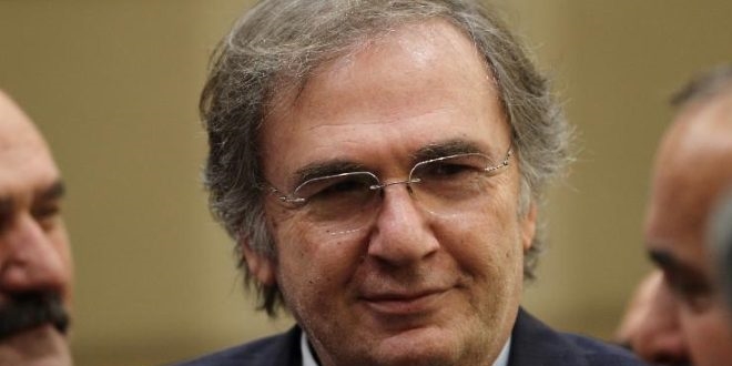 'Çınar yaprağının dalında kuruması beklenmelidir'