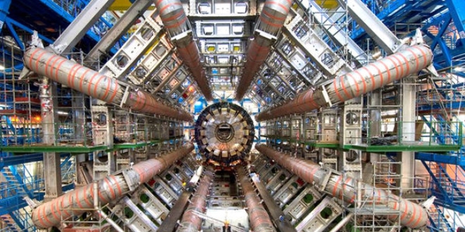 İzmir Ekonomi Üniversitesi CERN'de