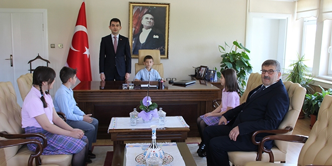 Kaymakam olunca memur babasını makamına çağırdı