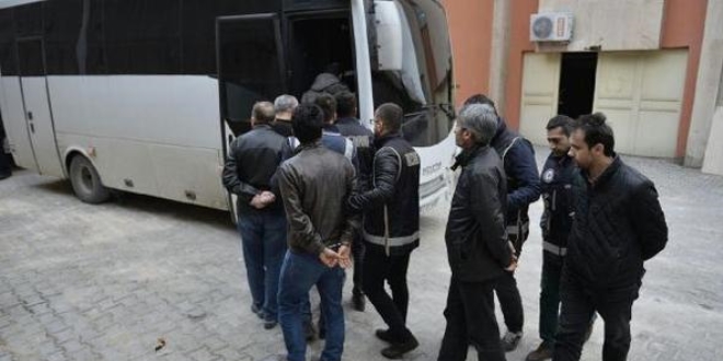FETÖ'den ele geçenleri polis sattı