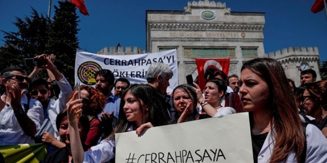 Cerrahpaşa Tıp'ta 'Bölünme' protestosu