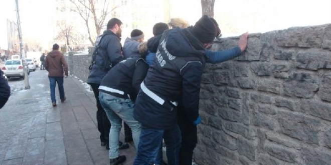 Okul yöneticileri polisin okul önlerindeki uygulamasından memnun