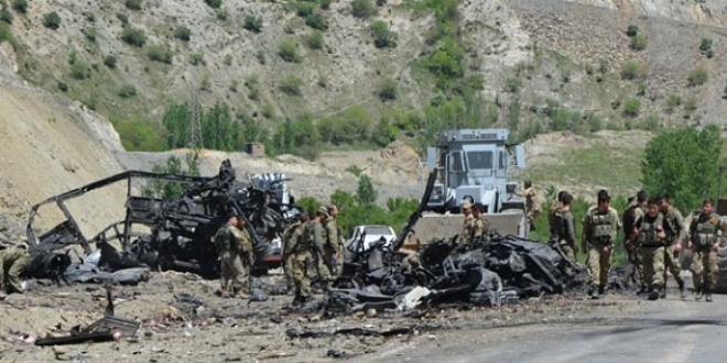 Mühimmat taşıyan TIR'da önce yangın sonra patlama