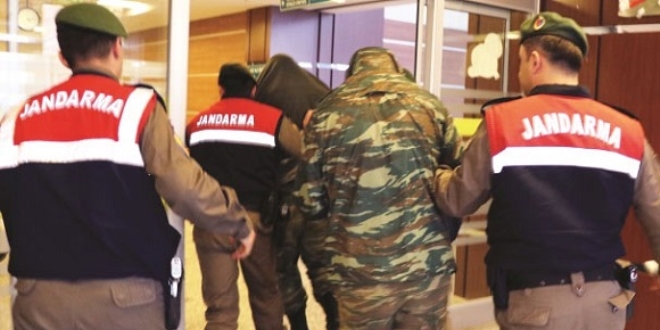 Sınırı geçen 2 Yunan asker için karar verildi