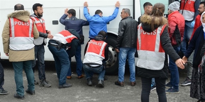 İstanbul'da tüm giriş-çıkışlar tutuldu
