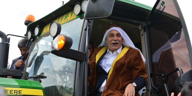 Bakan Fakıbaba aba giydi, hasat yaptı