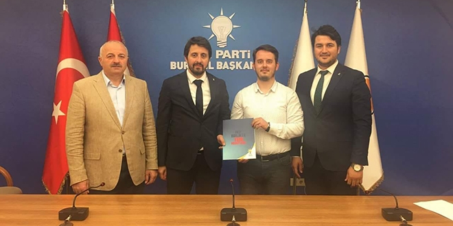 Türkiye'nin en genç vekil adayı başvurusunu yaptı