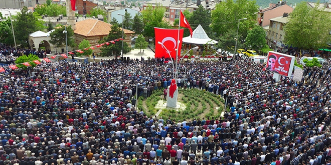 Şehit Uzman Çavuş'u, 5 bin hemşehrisi uğurladı