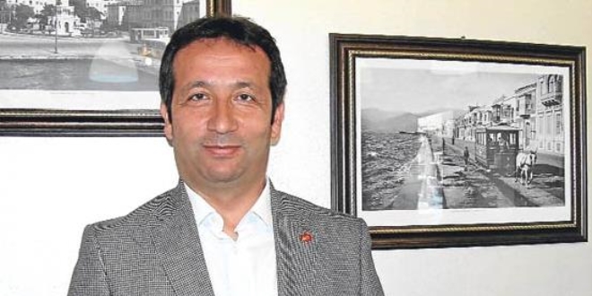 Kılıçdaroğlu'nun ekonomi danışmanı görevinden istifa etti