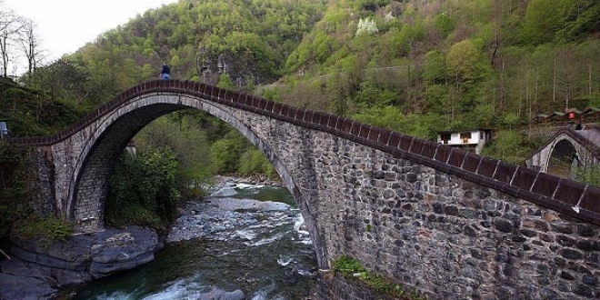 Tarihi 'Çifte Köprüler' turistlerin ilgisini çekiyor