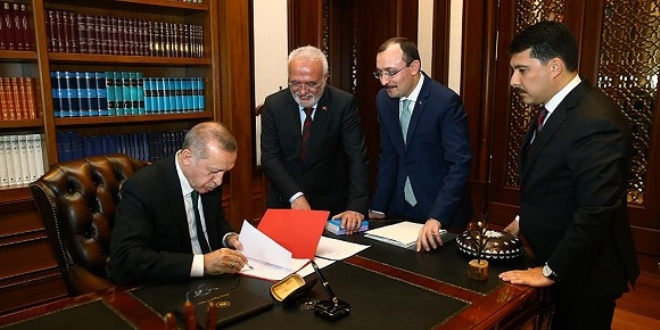 Erdoğan, cumhurbaşkanı adaylığı muvafakatnamesini imzaladı