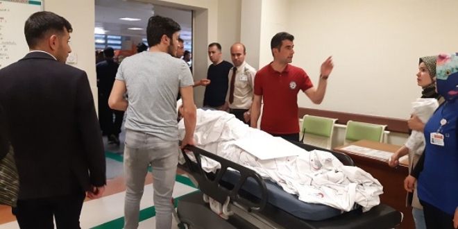 Öğretmenleri taşıyan otomobil devrildi, 1'i ağır 6 kişi yaralandı