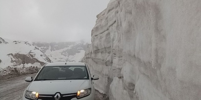 Nisan ayında 4 metre kar