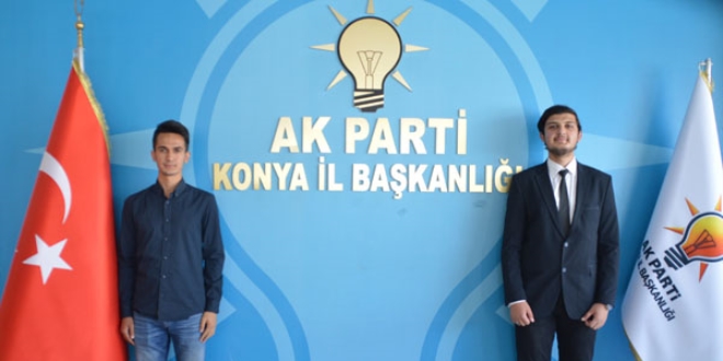 18 yaşındaki iki genç aday adaylığı için başvuru yaptı
