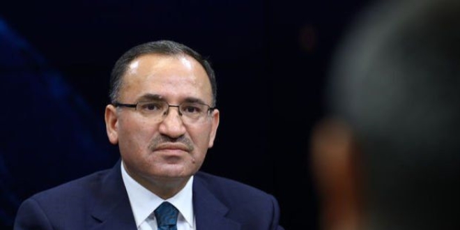 Bozdağ: Kurmaya çalıştıkları çatı başlarına yıkıldı