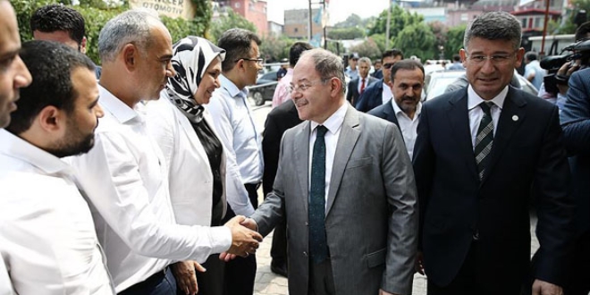 Başbakan Yardımcısı Akdağ, şehit ailelerini ziyaret etti