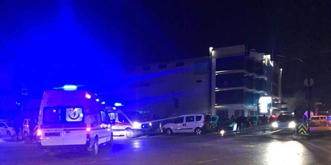 Yıldırım çarpan biri çocuk 3 kişi hastaneye kaldırıldı
