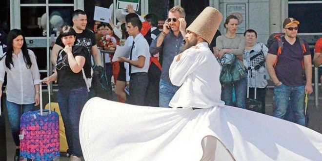 Turistlere semazenli karşılama törenine tepki
