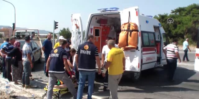 Çanakkale'de trafik kazası: 7 yaralı