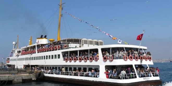 Tatili fırsat bilenler Adalar'a akın etti