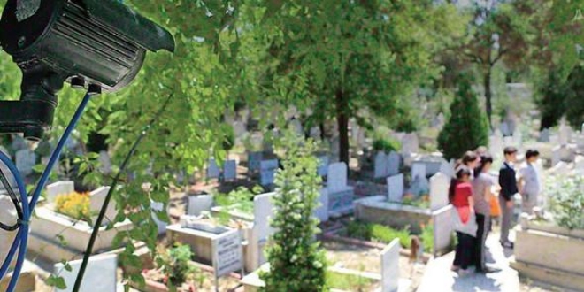 Mezarlıktaki gizemli kızın' sırrını Fatma Ç. kamerası çözecek
