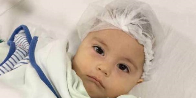 1 yaşındaki bebek, yuttuğu oyuncakla 6 ay yaşadı