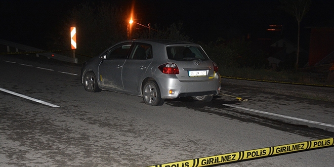 Dur ihtarına uymayan araç polise çarptı: 1 yaralı