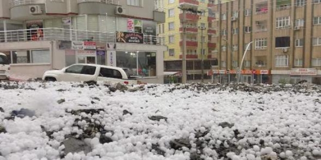 Mardin'de sağanak ve dolu hayatı olumsuz etkiledi