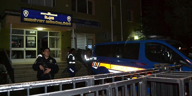 Şehidin mezarından bayrak çalan şüpheli yakalandı