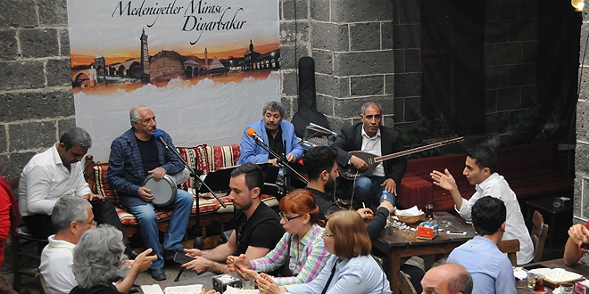 Huzur ortamı Diyarbakır'da yaşamı renklendirdi