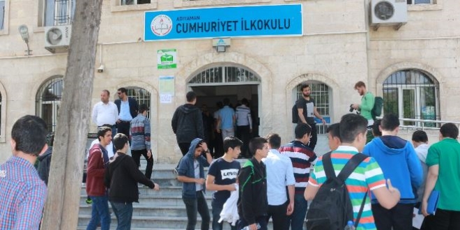 Lise öğrencileri arasında umre ödüllü sınav yapıldı