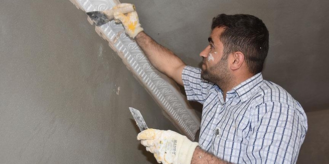 Gündüz mantolama ustası, akşam güreş hocası