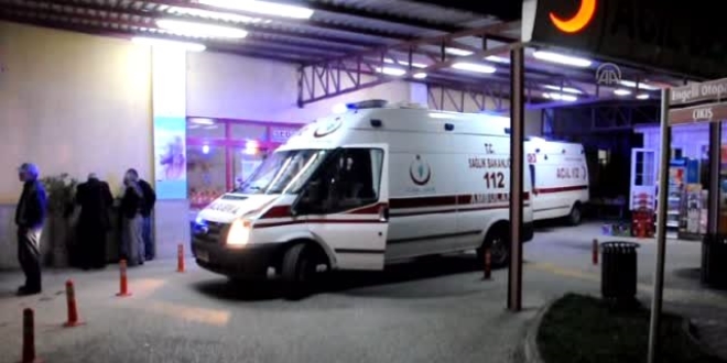 Hasta taşıyan ambulans kaza yaptı: 4 yaralı