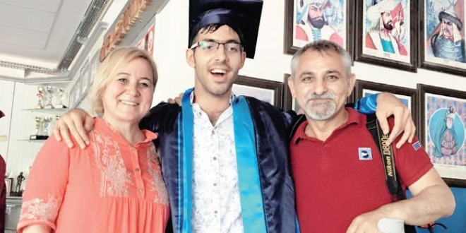 'Yaşaması mucize olur' denmişti, şimdi 21 yaşında