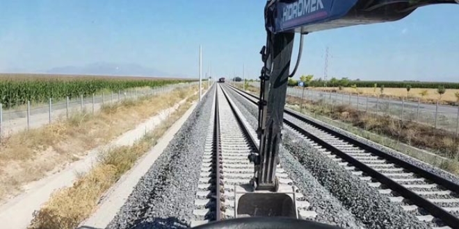 Konya - Karaman tren hattnda yksek gerilim uyars