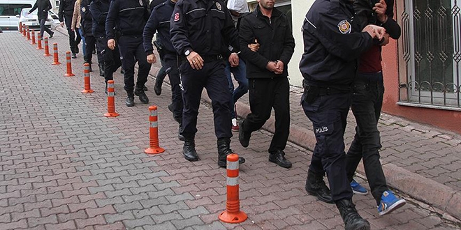 FETÖ'den 9 ilde 11'i muvazzaf 24 asker yakalandı