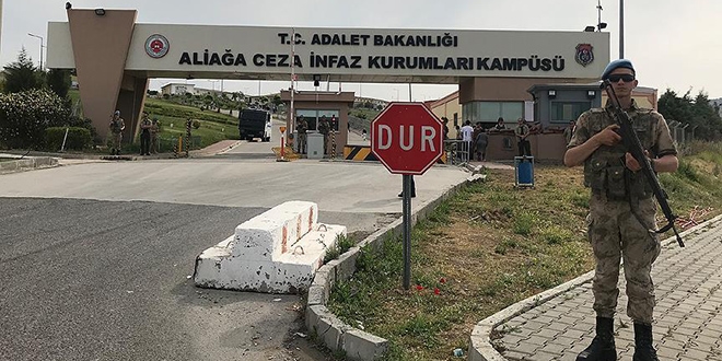 ABD'li papaz Brunson'ın tutukluluk hali sürecek