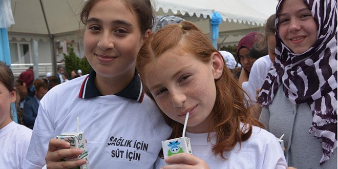 Balıkesir'de 'süt içme rekoru' kırıldı