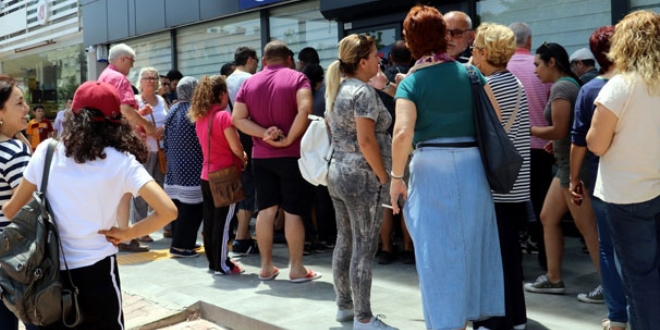 Nüfus müdürlükleri önünde seçim kuyruğu