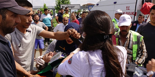 Balıkesir'de ambulans kaza yaptı: 4 yaralı