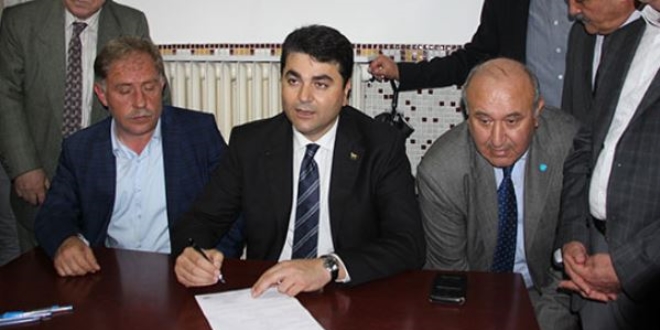 DP Başkanı Uysal, Akşener için imza verdi