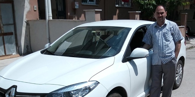 Müezzin, sigara paralarını biriktirerek araba aldı