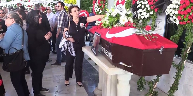 DEÜ eski Rektörü Çevik, toprağa verildi