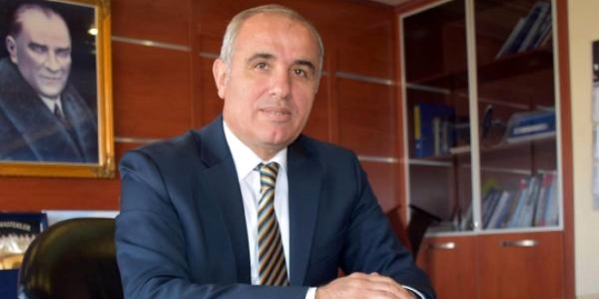 Kaymakam, 3. üniversitesini bitirdi